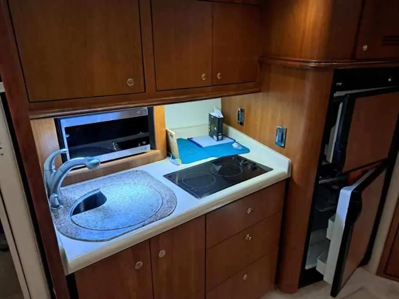 Slide: The Image of Cruisers Yachts 3870 2001 - 12