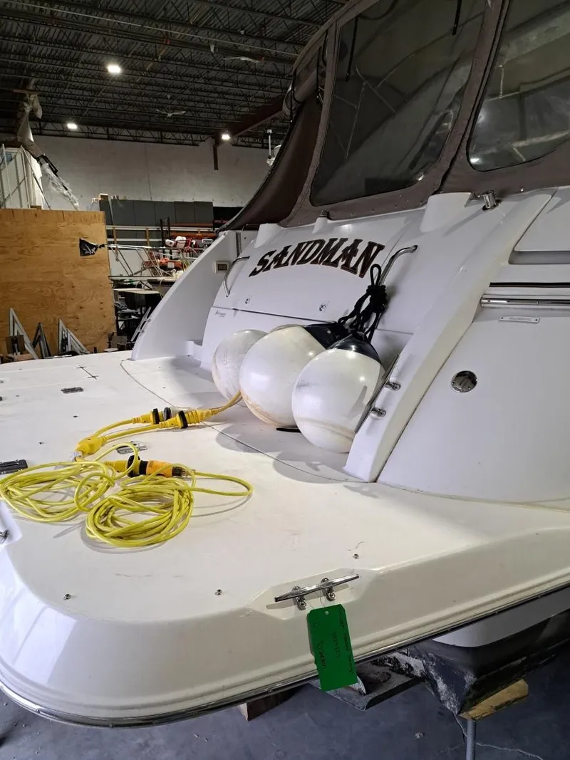 Slide: The Image of Cruisers Yachts 3870 2001 - 15