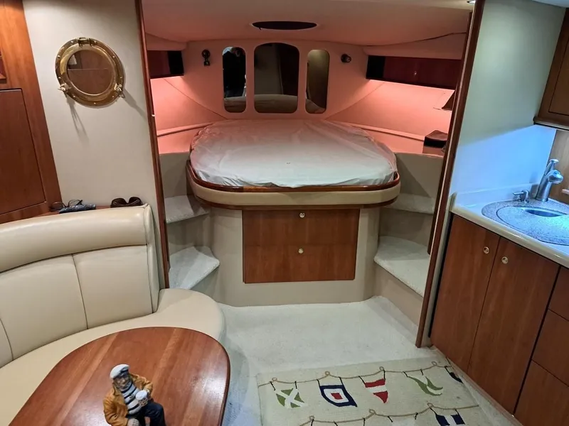 Slide: The Image of Cruisers Yachts 3870 2001 - 7