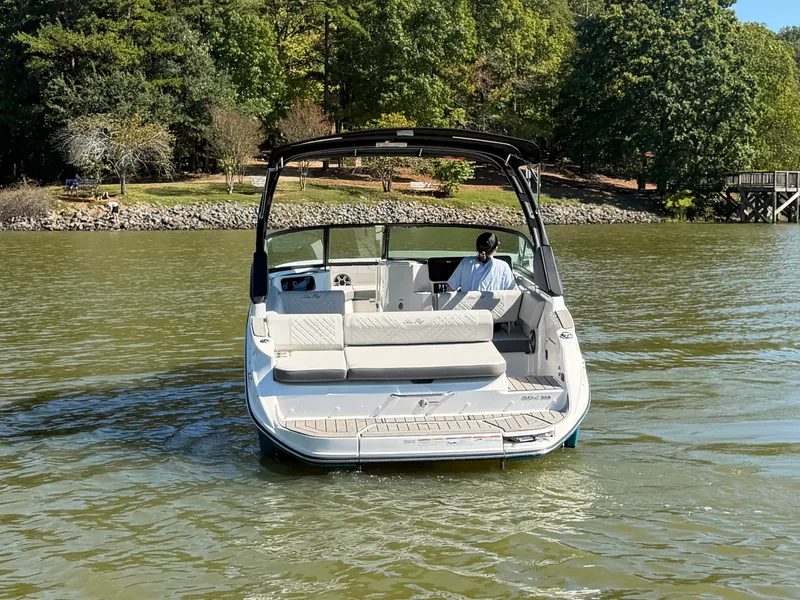 Slide: The Image of Sea Ray SDX 230 2026 - 3