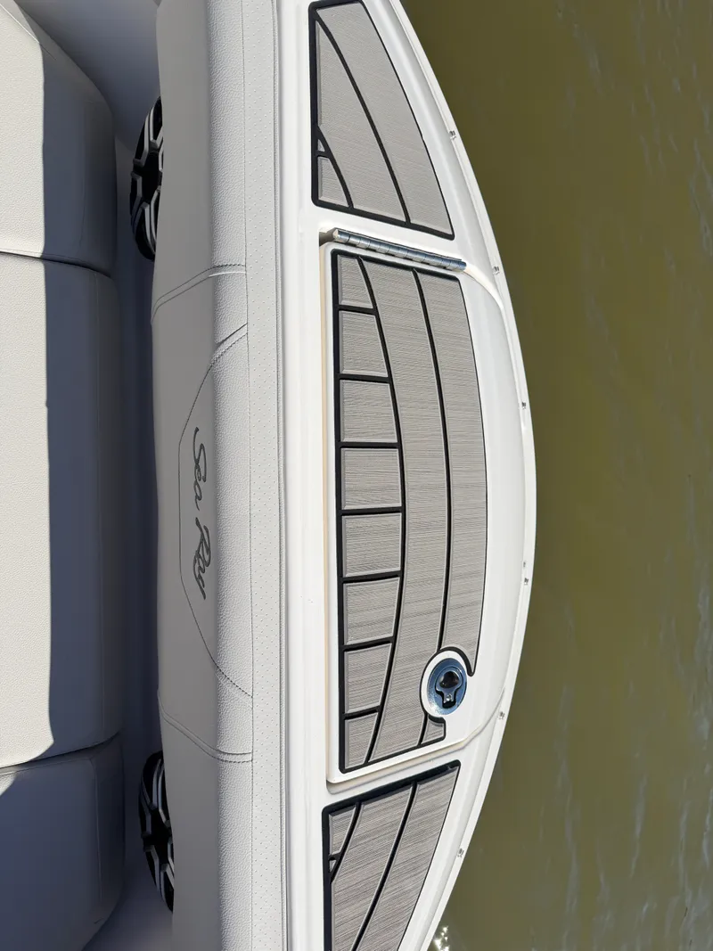 Slide: The Image of Sea Ray SDX 230 2026 - 25