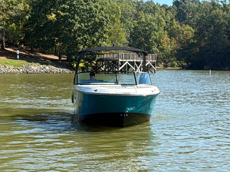 Slide: The Image of Sea Ray SDX 230 2026 - 7