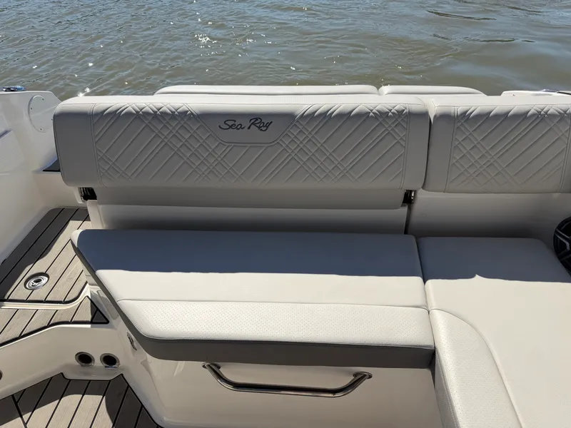 Slide: The Image of Sea Ray SDX 230 2026 - 14
