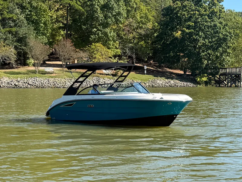 Slide: The Image of Sea Ray SDX 230 2026 - 6