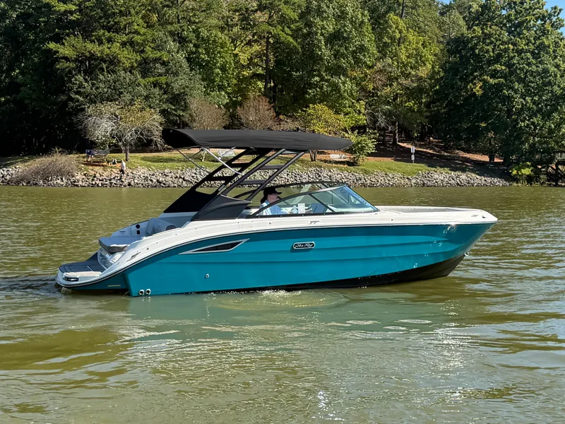 Slide: The Image of Sea Ray SDX 230 2026 - 5
