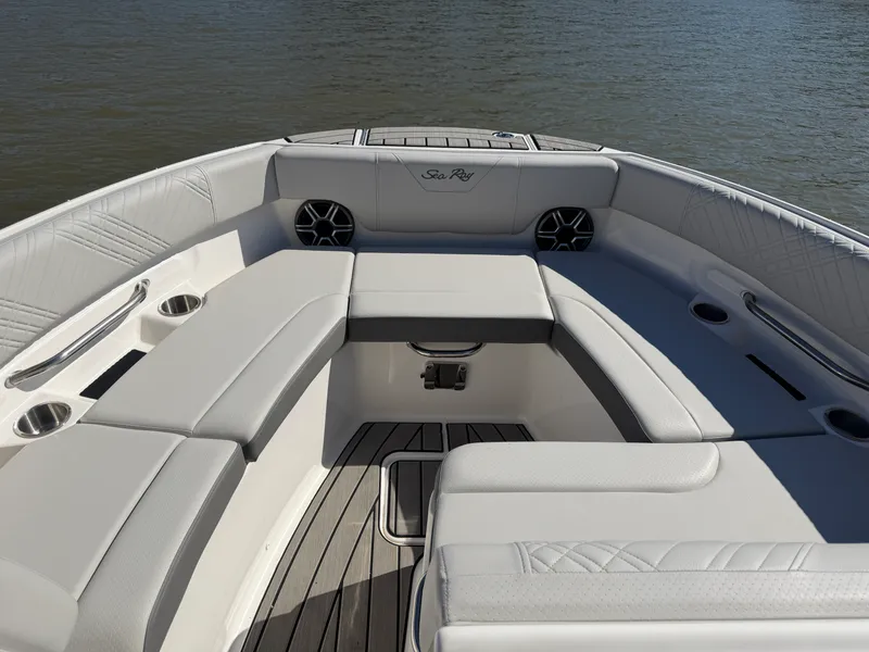 Slide: The Image of Sea Ray SDX 230 2026 - 23