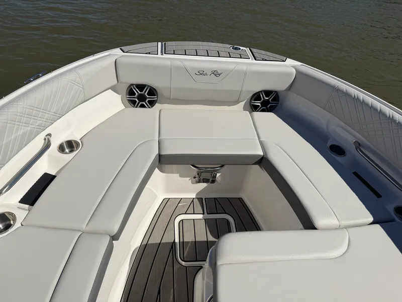 Slide: The Image of Sea Ray SDX 230 2026 - 26