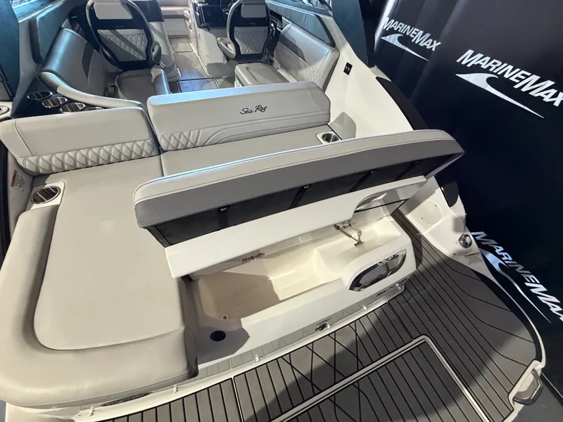 Slide: The Image of Sea Ray SLX 260 2024 - 10