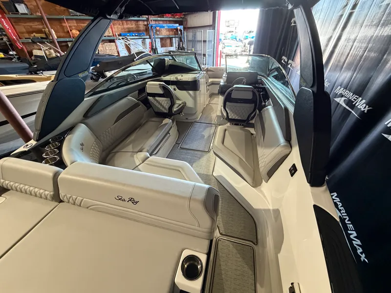 Slide: The Image of Sea Ray SLX 260 2024 - 14
