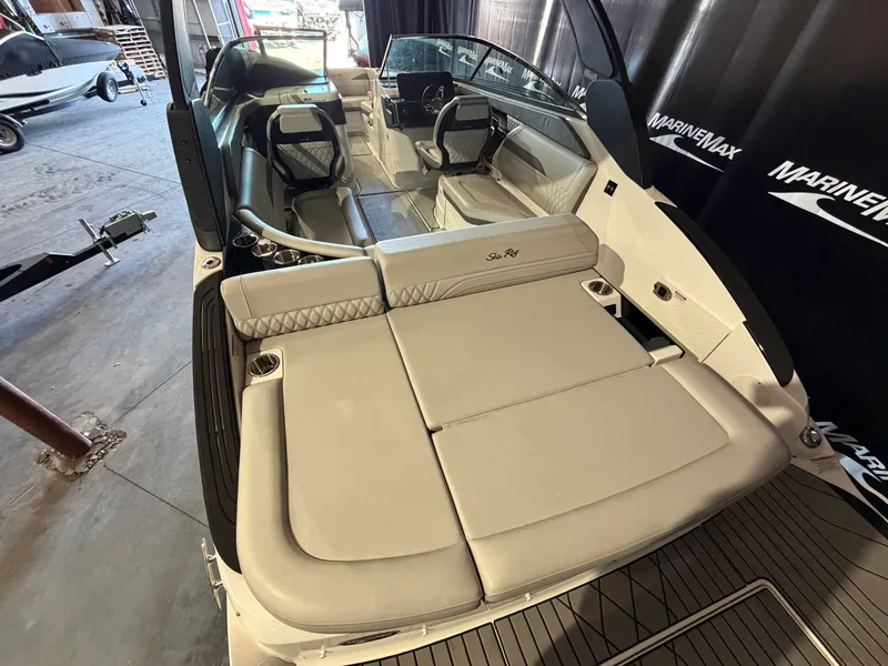 Slide: The Image of Sea Ray SLX 260 2024 - 8