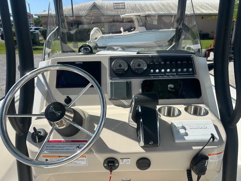 Slide: The Image of Boston Whaler 210 Montauk 2026 - 11