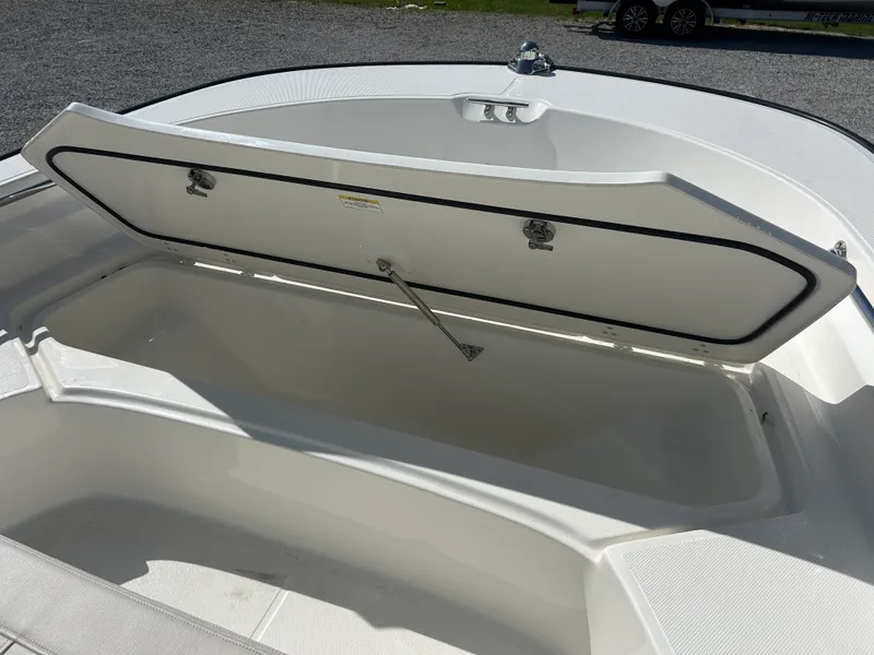 Slide: The Image of Boston Whaler 210 Montauk 2026 - 18