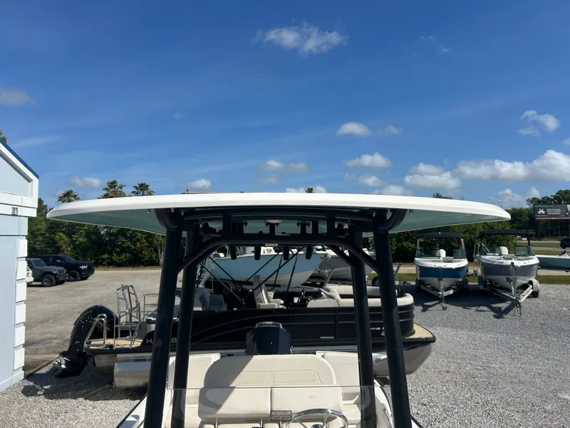 Slide: The Image of Boston Whaler 210 Montauk 2026 - 22