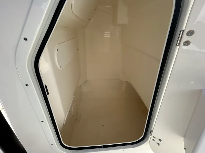 Slide: The Image of Boston Whaler 210 Montauk 2026 - 23