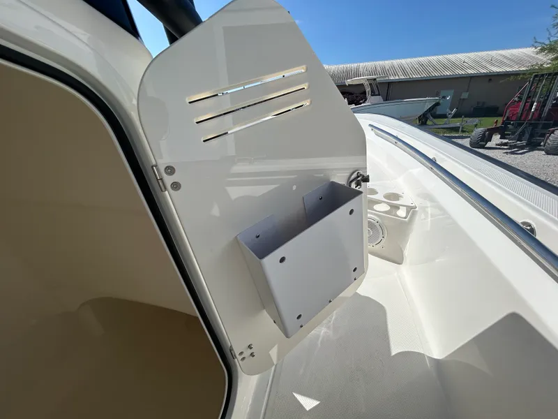 Slide: The Image of Boston Whaler 210 Montauk 2026 - 25
