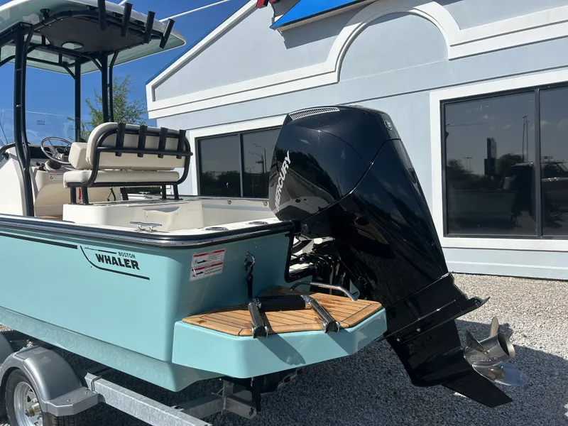 Slide: The Image of Boston Whaler 210 Montauk 2026 - 6
