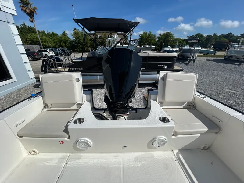 Slide: The Image of Boston Whaler 210 Montauk 2026 - 7