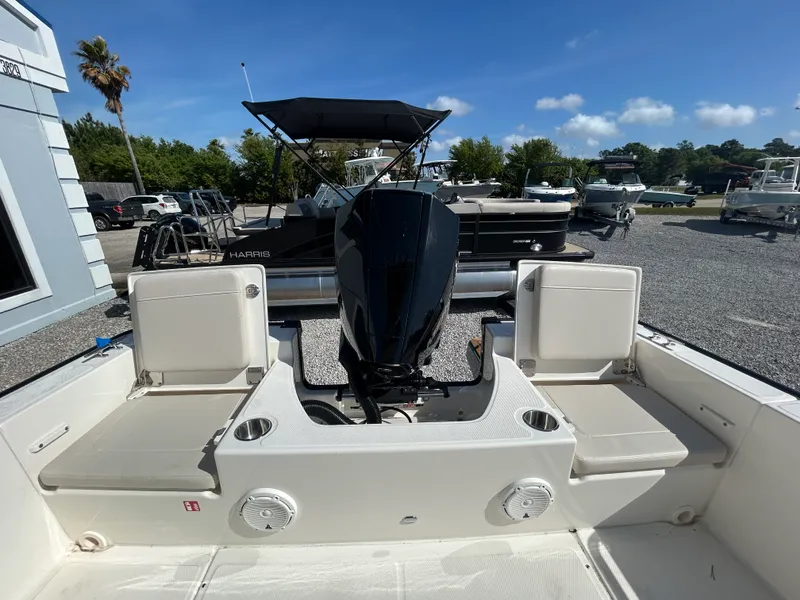 Slide: The Image of Boston Whaler 210 Montauk 2026 - 8