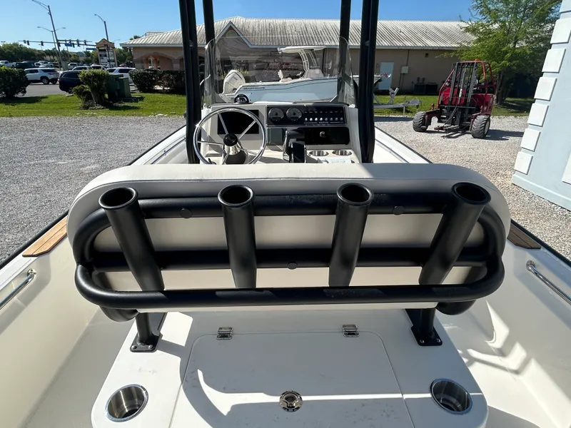 Slide: The Image of Boston Whaler 210 Montauk 2026 - 9