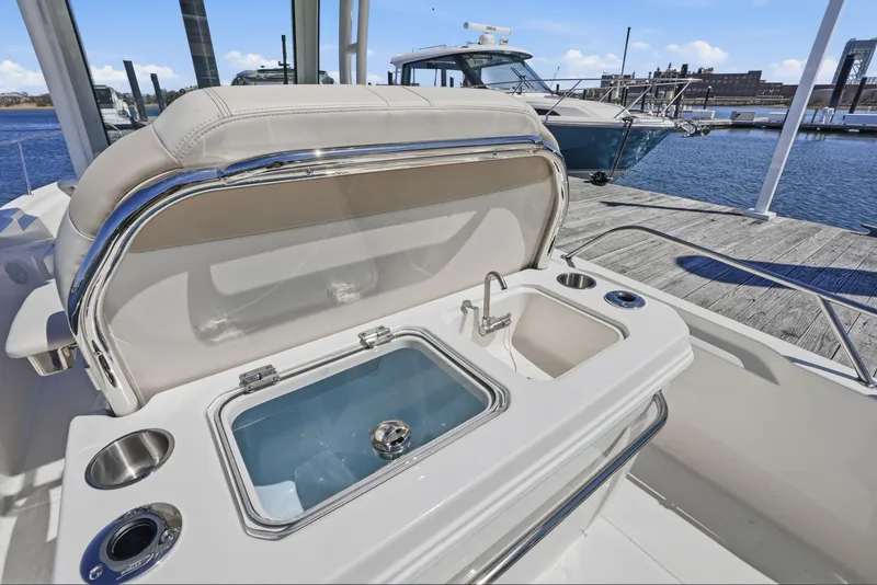 Slide: The Image of Boston Whaler 280 Dauntless 2026 - 10