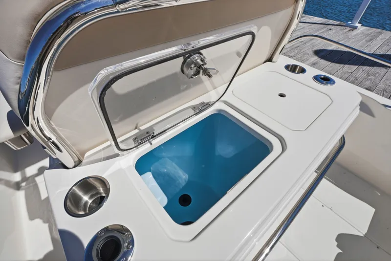 Slide: The Image of Boston Whaler 280 Dauntless 2026 - 11