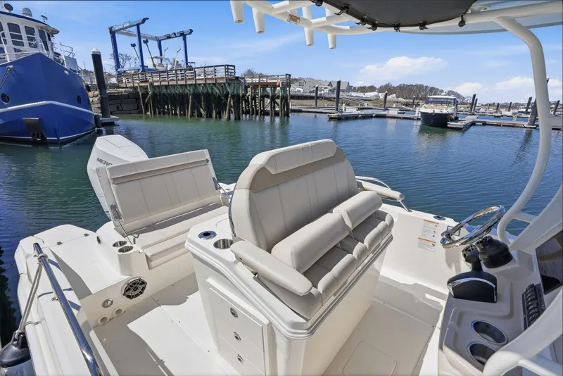 Slide: The Image of Boston Whaler 280 Dauntless 2026 - 12