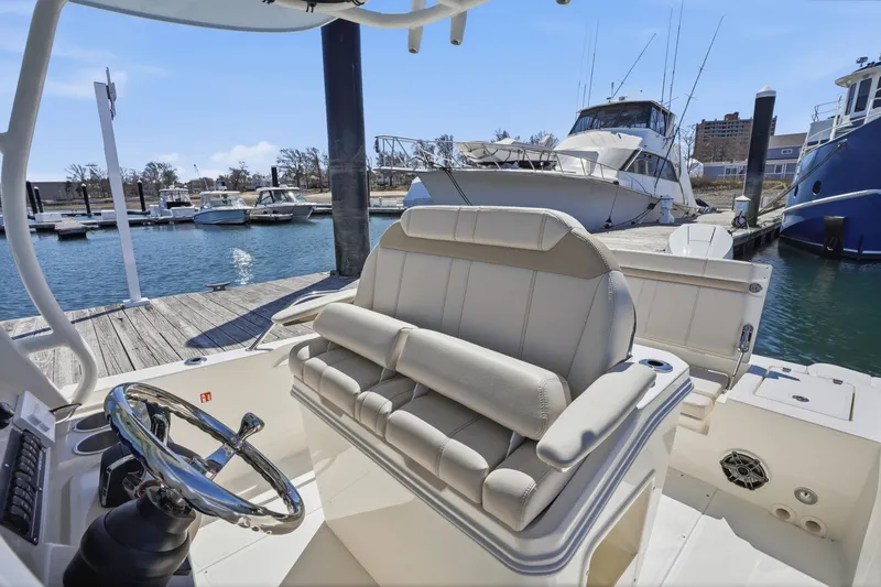 Slide: The Image of Boston Whaler 280 Dauntless 2026 - 13