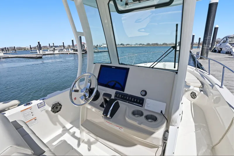 Slide: The Image of Boston Whaler 280 Dauntless 2026 - 14