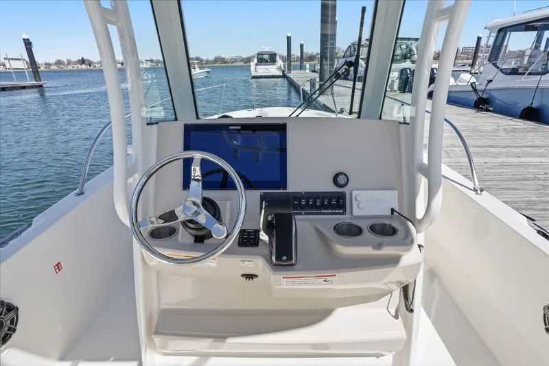 Slide: The Image of Boston Whaler 280 Dauntless 2026 - 15