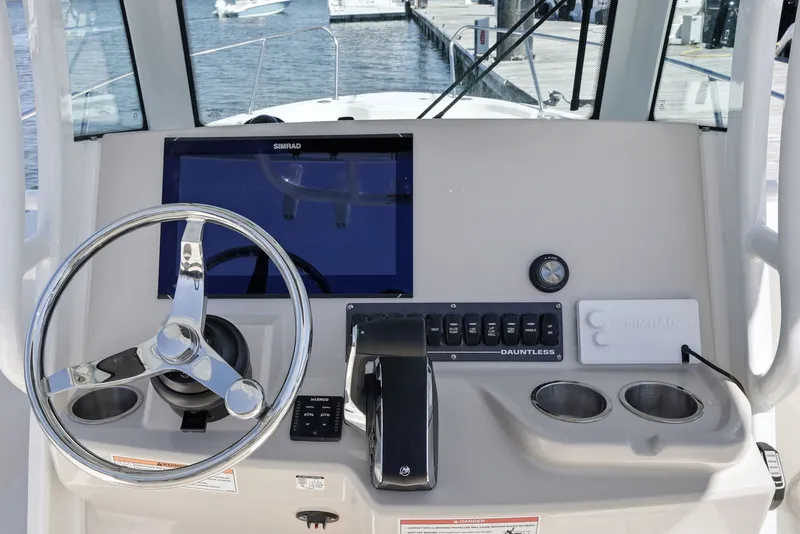 Slide: The Image of Boston Whaler 280 Dauntless 2026 - 16