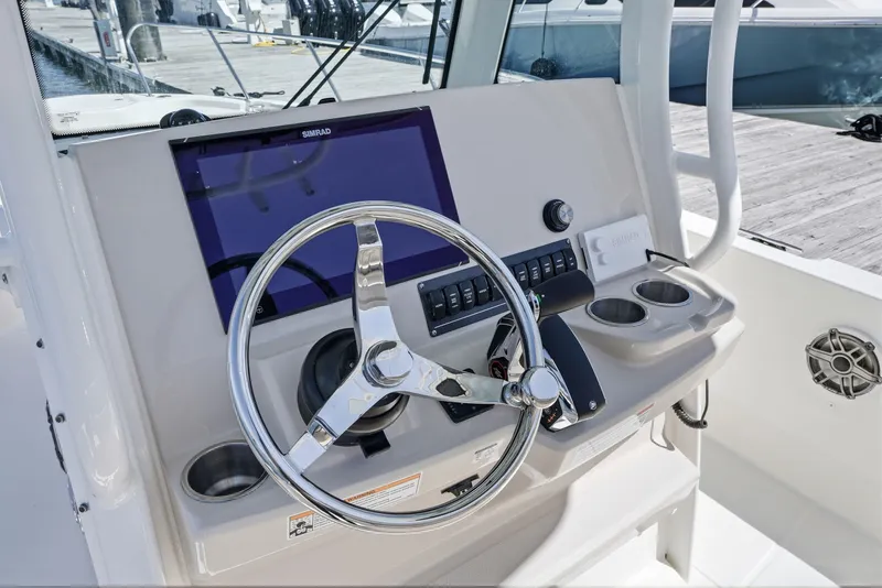 Slide: The Image of Boston Whaler 280 Dauntless 2026 - 17