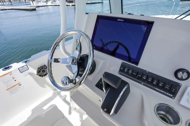Slide: The Image of Boston Whaler 280 Dauntless 2026 - 18