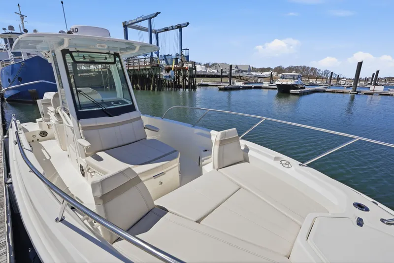 Slide: The Image of Boston Whaler 280 Dauntless 2026 - 23