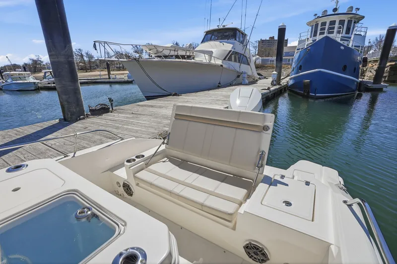 Slide: The Image of Boston Whaler 280 Dauntless 2026 - 7