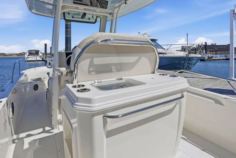 Slide: The Image of Boston Whaler 280 Dauntless 2026 - 9