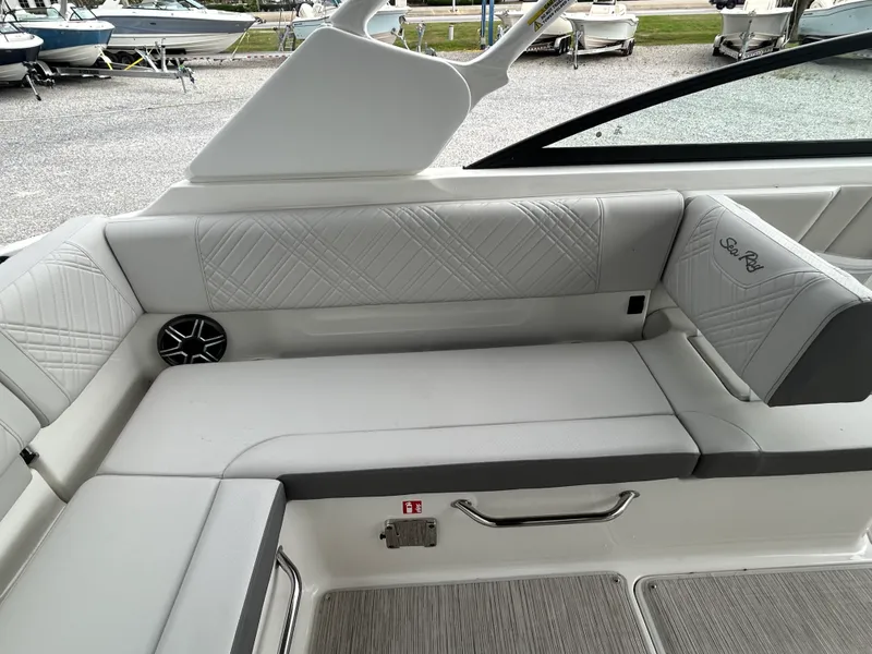 Slide: The Image of Sea Ray SDX 250 Outboard 2026 - 12