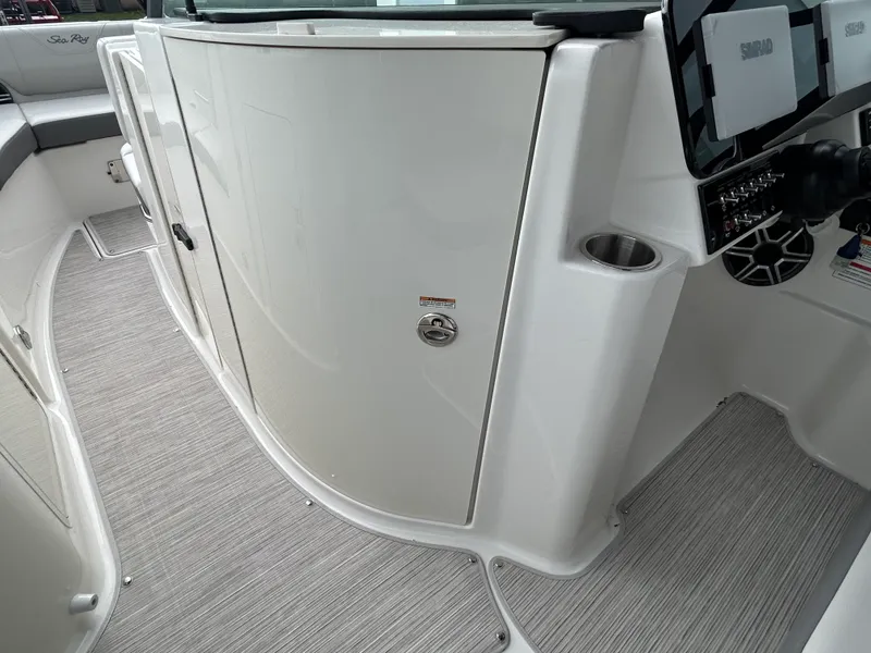 Slide: The Image of Sea Ray SDX 250 Outboard 2026 - 14