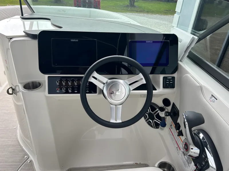 Slide: The Image of Sea Ray SDX 250 Outboard 2026 - 15