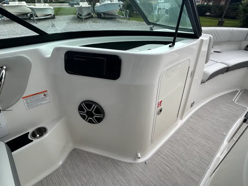 Slide: The Image of Sea Ray SDX 250 Outboard 2026 - 17