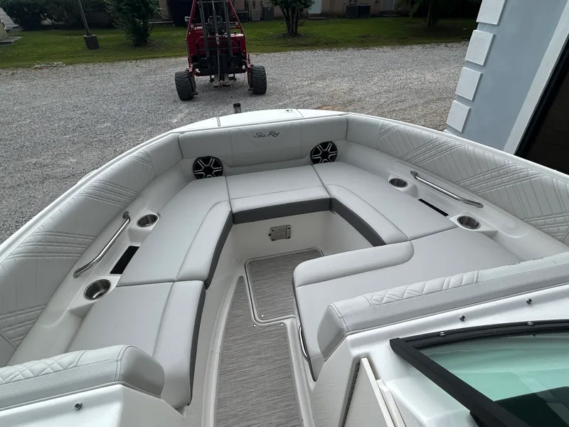 Slide: The Image of Sea Ray SDX 250 Outboard 2026 - 18