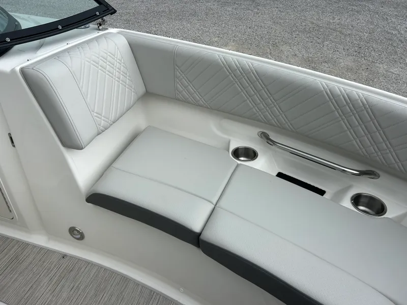 Slide: The Image of Sea Ray SDX 250 Outboard 2026 - 19