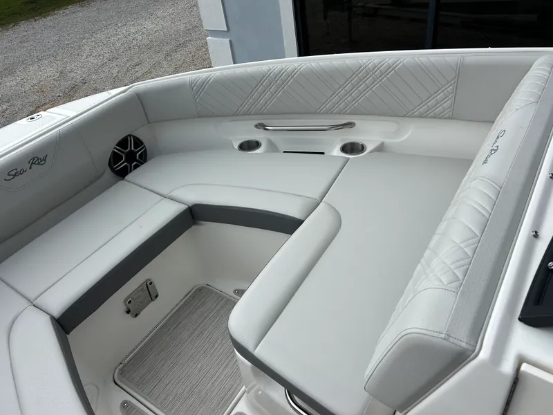 Slide: The Image of Sea Ray SDX 250 Outboard 2026 - 20