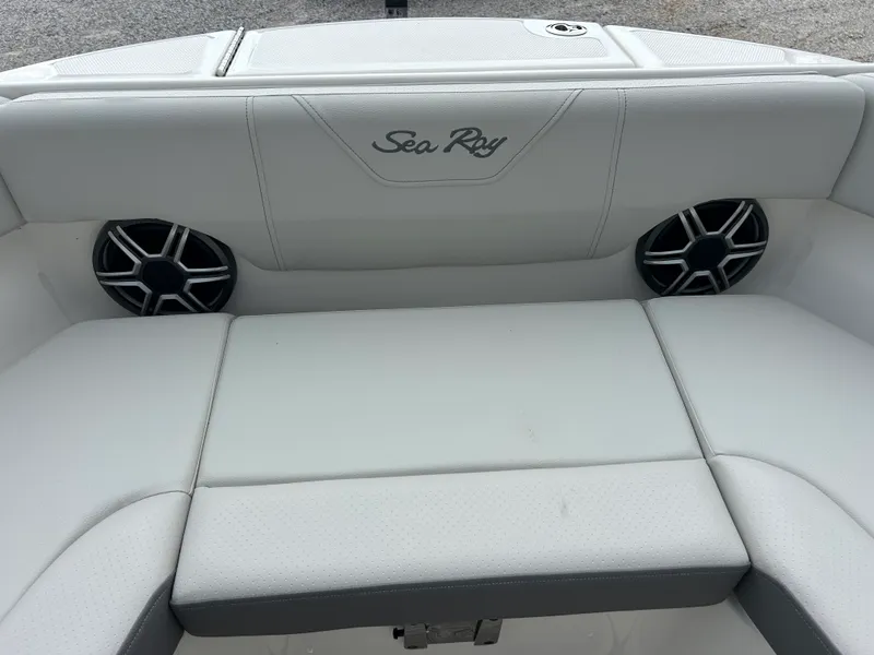 Slide: The Image of Sea Ray SDX 250 Outboard 2026 - 21