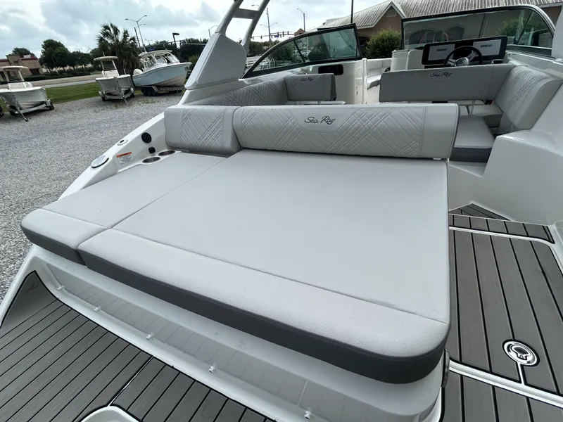 Slide: The Image of Sea Ray SDX 250 Outboard 2026 - 8