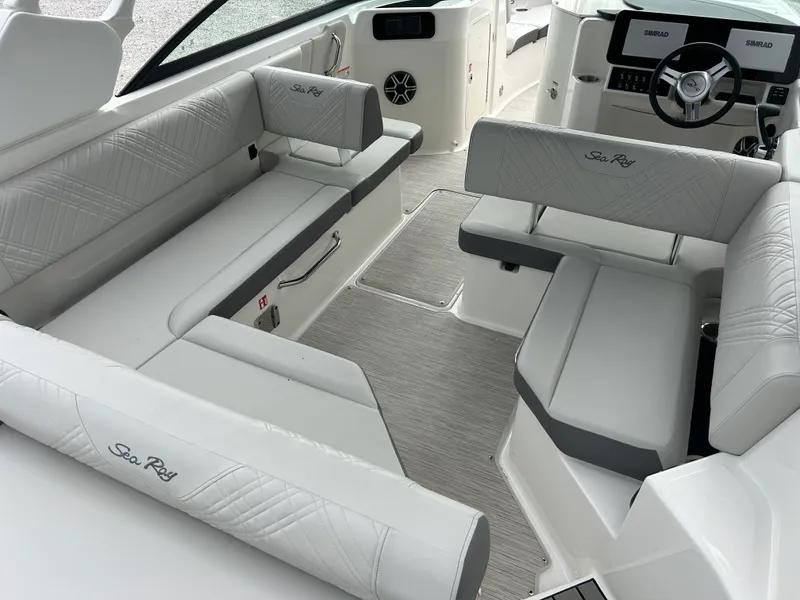 Slide: The Image of Sea Ray SDX 250 Outboard 2026 - 9