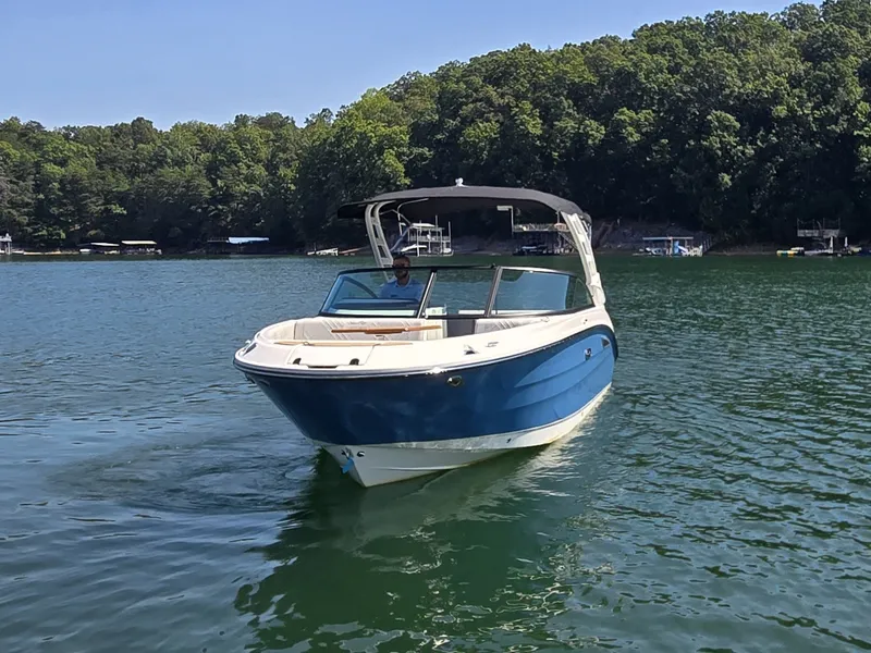 Slide: The Image of Sea Ray SDX 250 2026 - 24