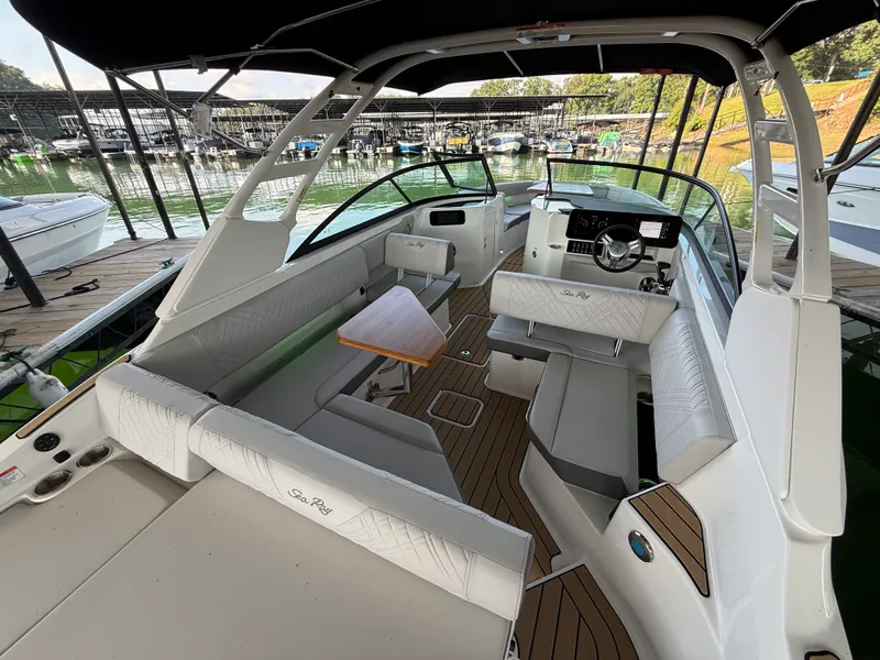 Slide: The Image of Sea Ray SDX 250 2026 - 4