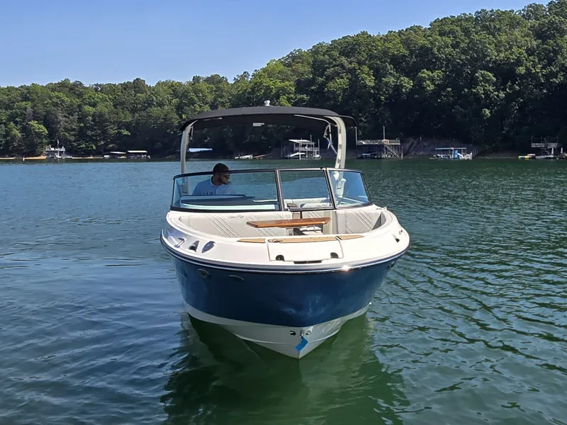 Slide: The Image of Sea Ray SDX 250 2026 - 2