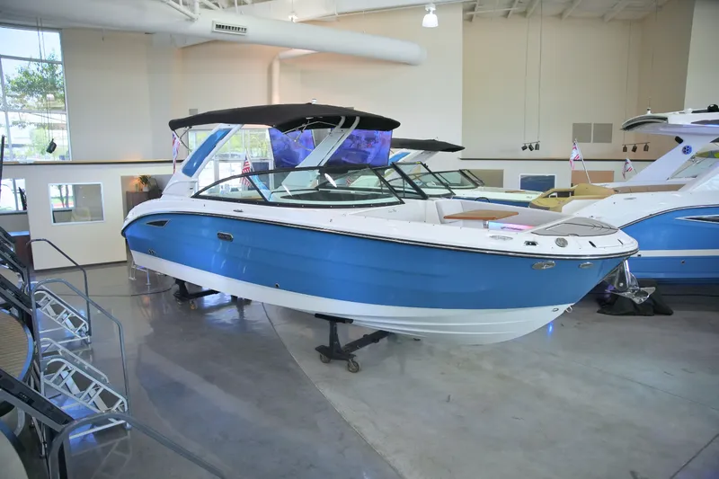 Slide: The Image of Sea Ray SDX 270 2026 - 2