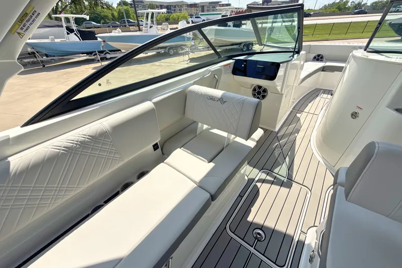 Slide: The Image of Sea Ray SDX 270 2026 - 13